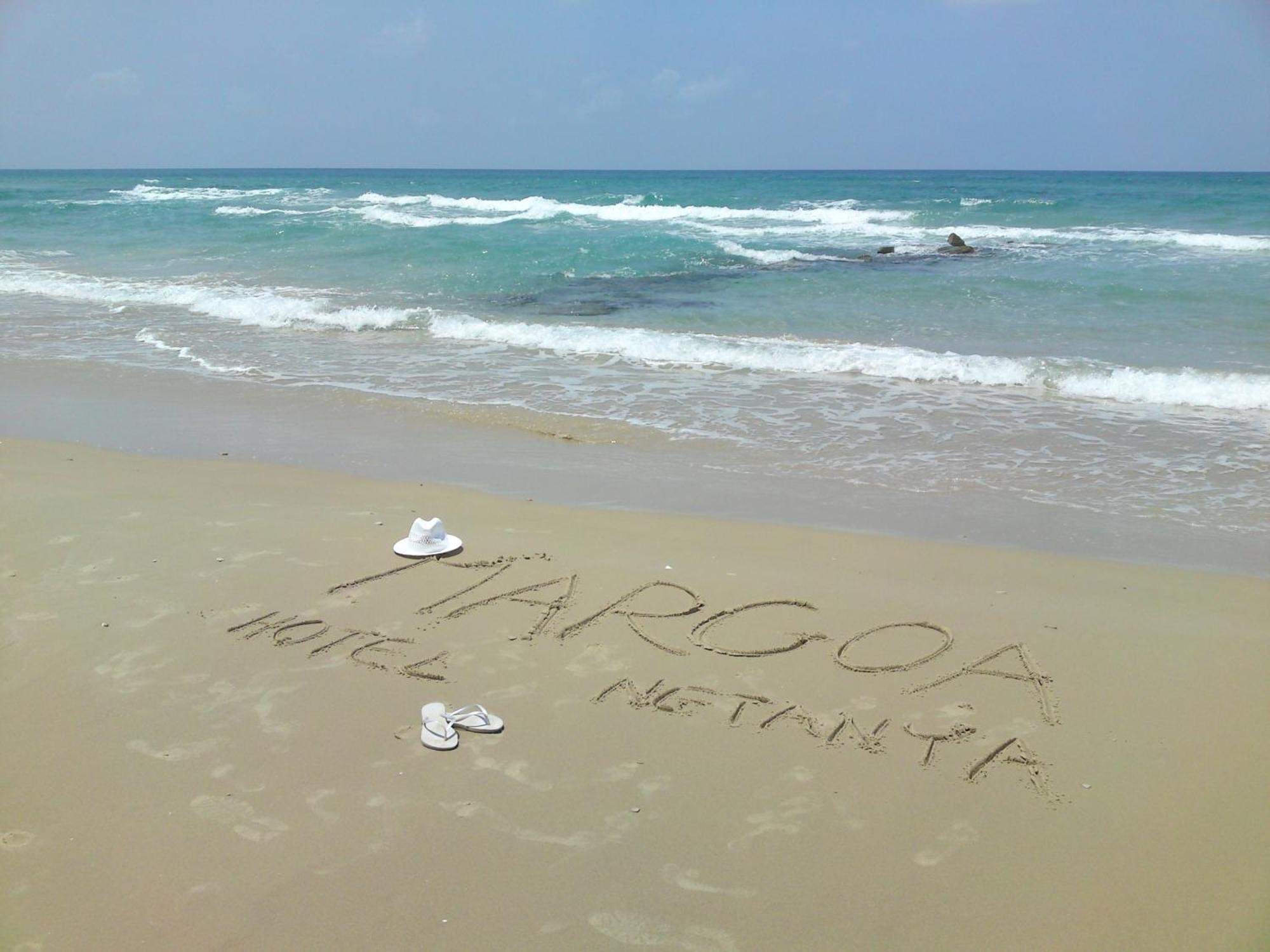 Margoa Hotel Нетания Екстериор снимка