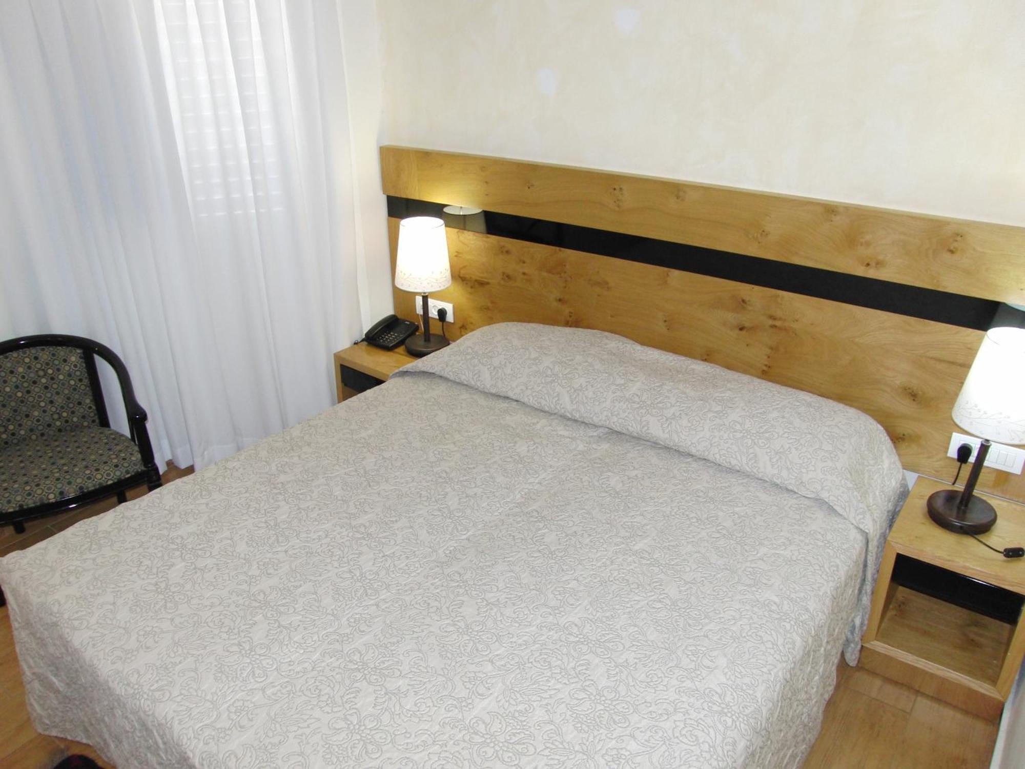 Margoa Hotel Нетания Стая снимка