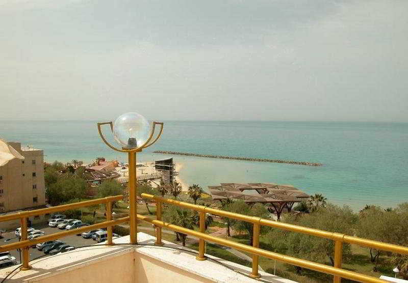 Margoa Hotel Нетания Екстериор снимка