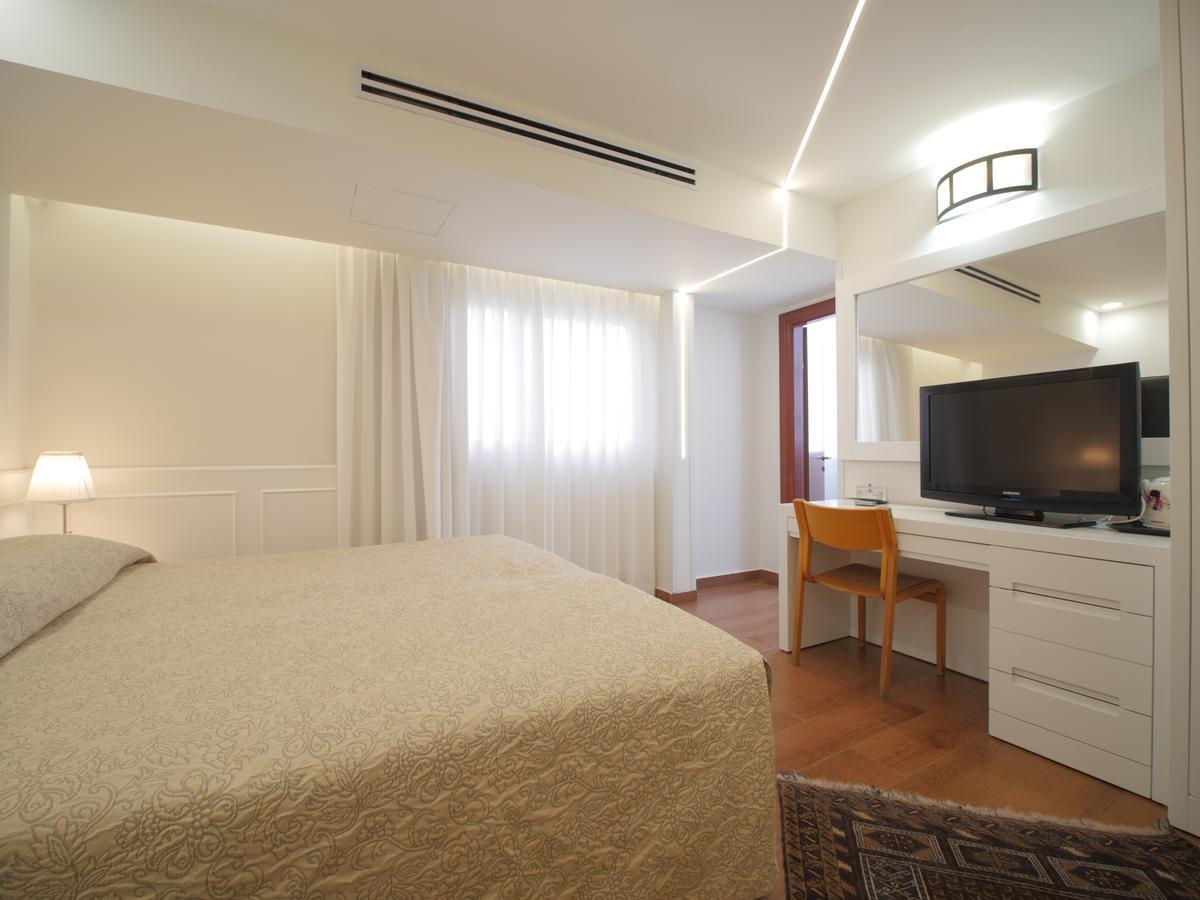 Margoa Hotel Нетания Екстериор снимка