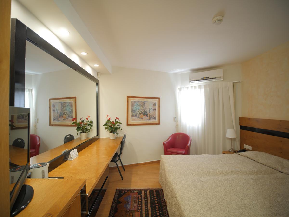 Margoa Hotel Нетания Екстериор снимка