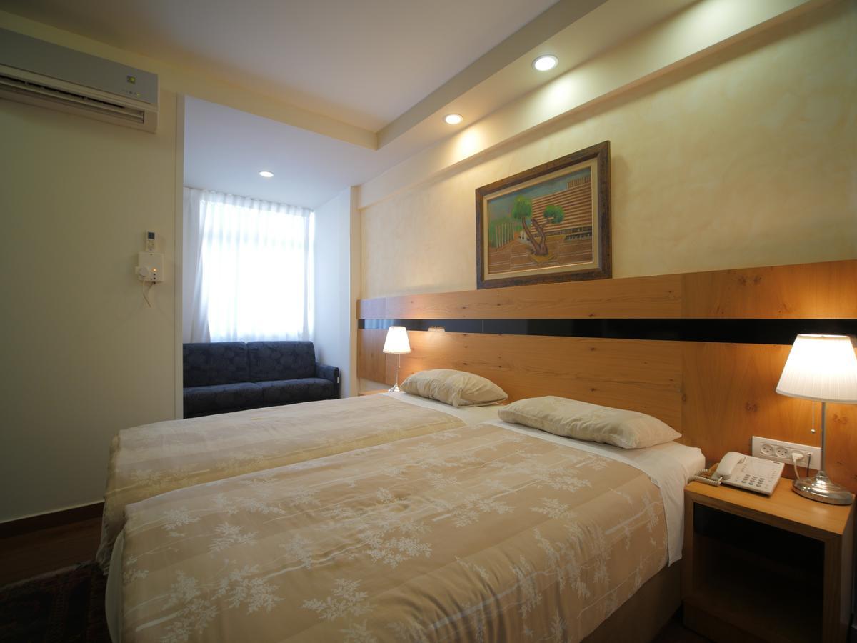 Margoa Hotel Нетания Екстериор снимка