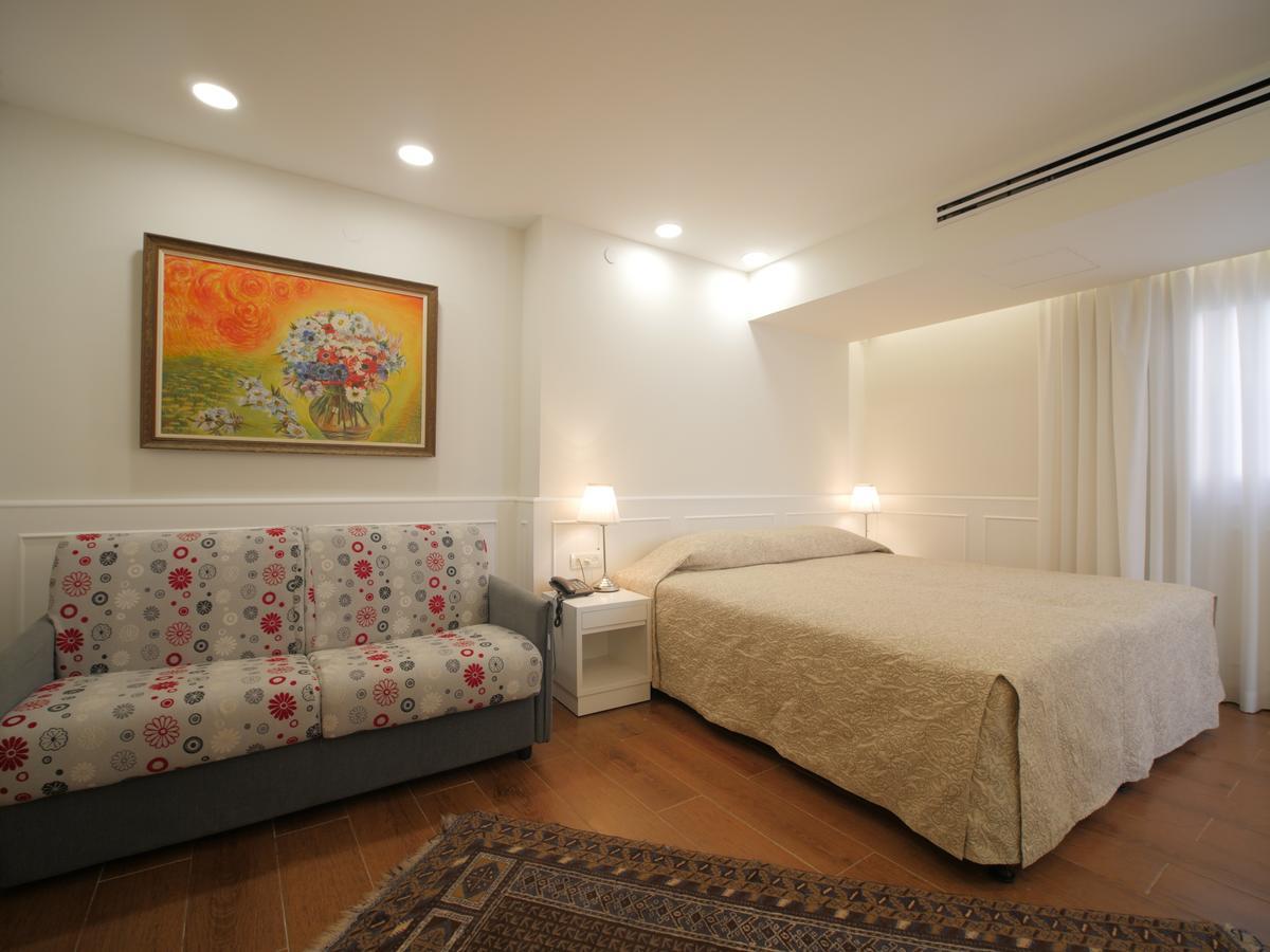 Margoa Hotel Нетания Екстериор снимка