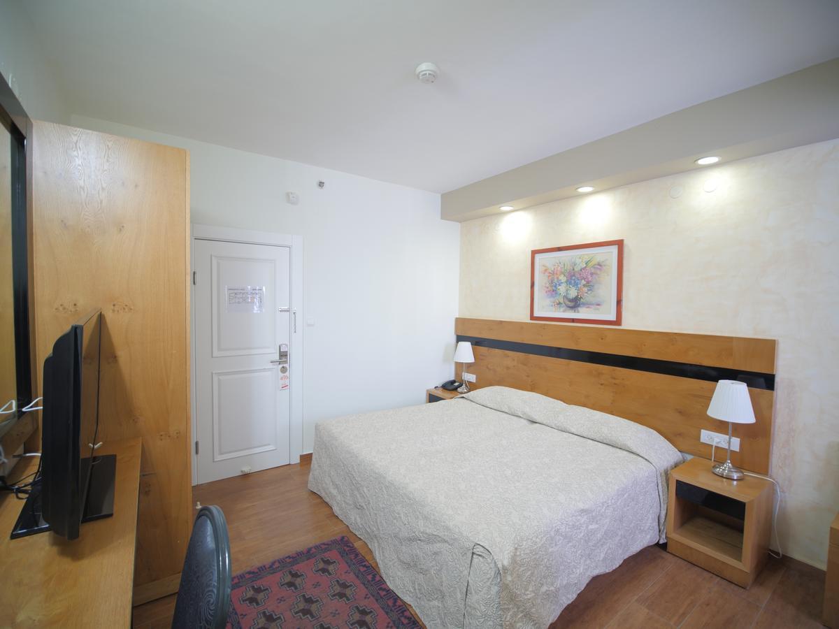 Margoa Hotel Нетания Екстериор снимка