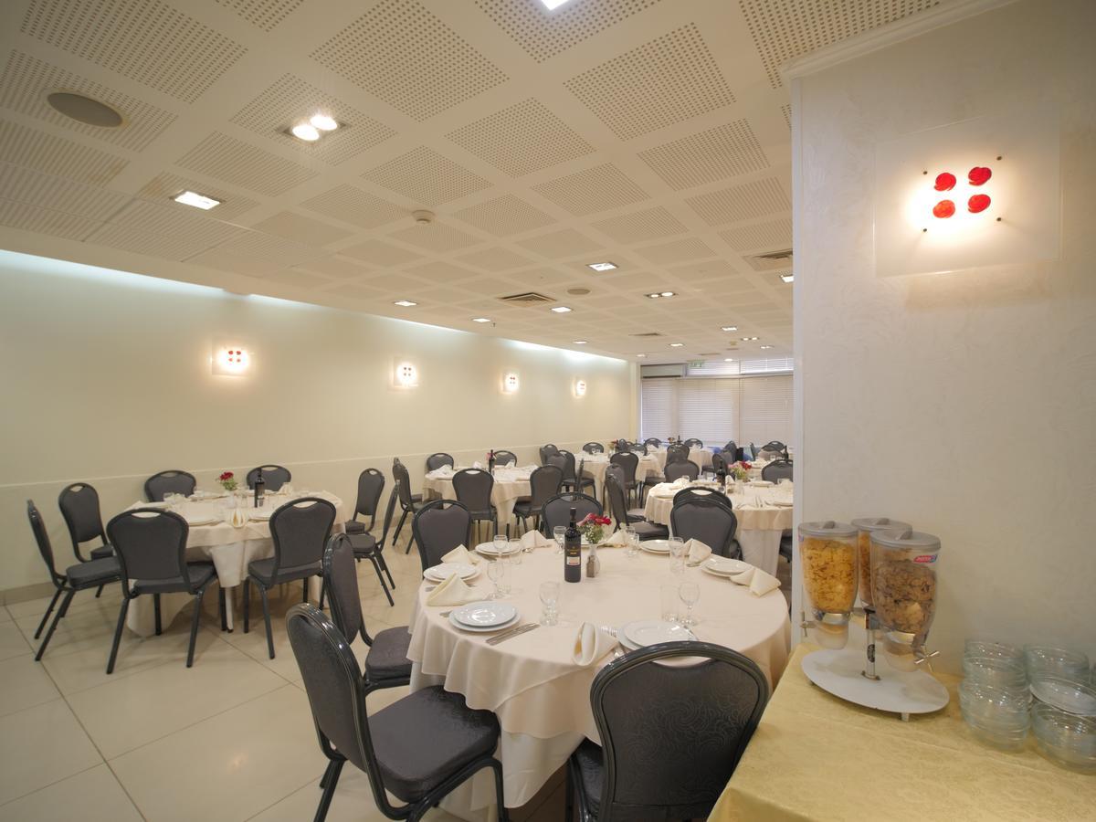 Margoa Hotel Нетания Екстериор снимка