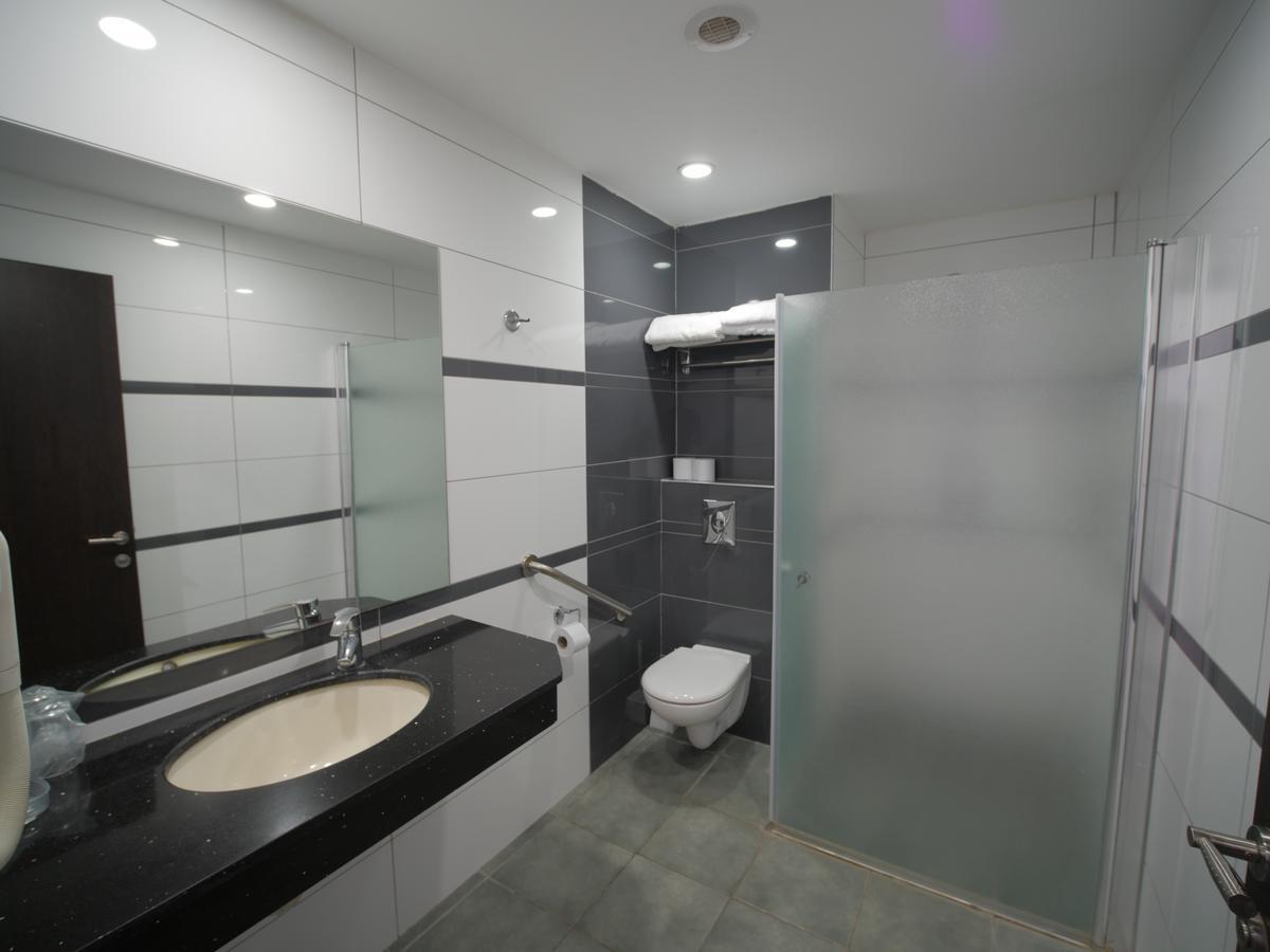 Margoa Hotel Нетания Екстериор снимка